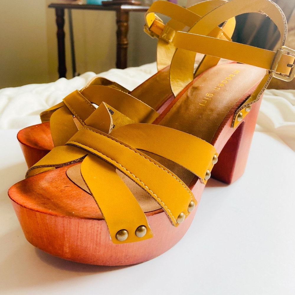 Madden girl clog heels! Perfect mustard yellow color for spring! Size 6.5